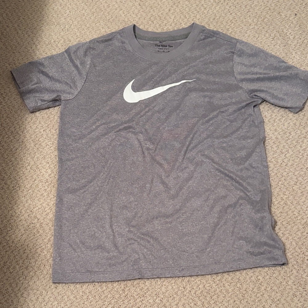 Nike Boys Kids Youth XL Gray Short Sleeve Tee